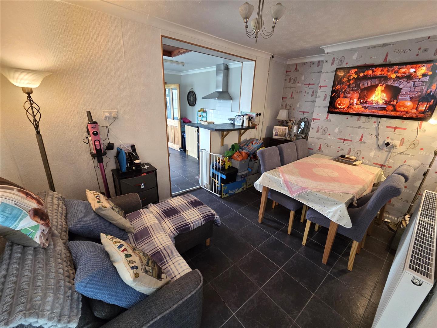 Heol Llanelli, Pontyates, Llanelli, SA15 5UH